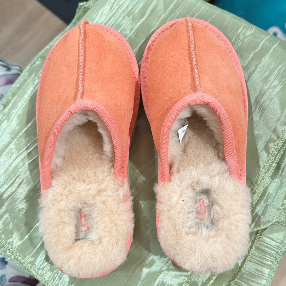 Brand New Ugg Keegan slippers in kids size 1